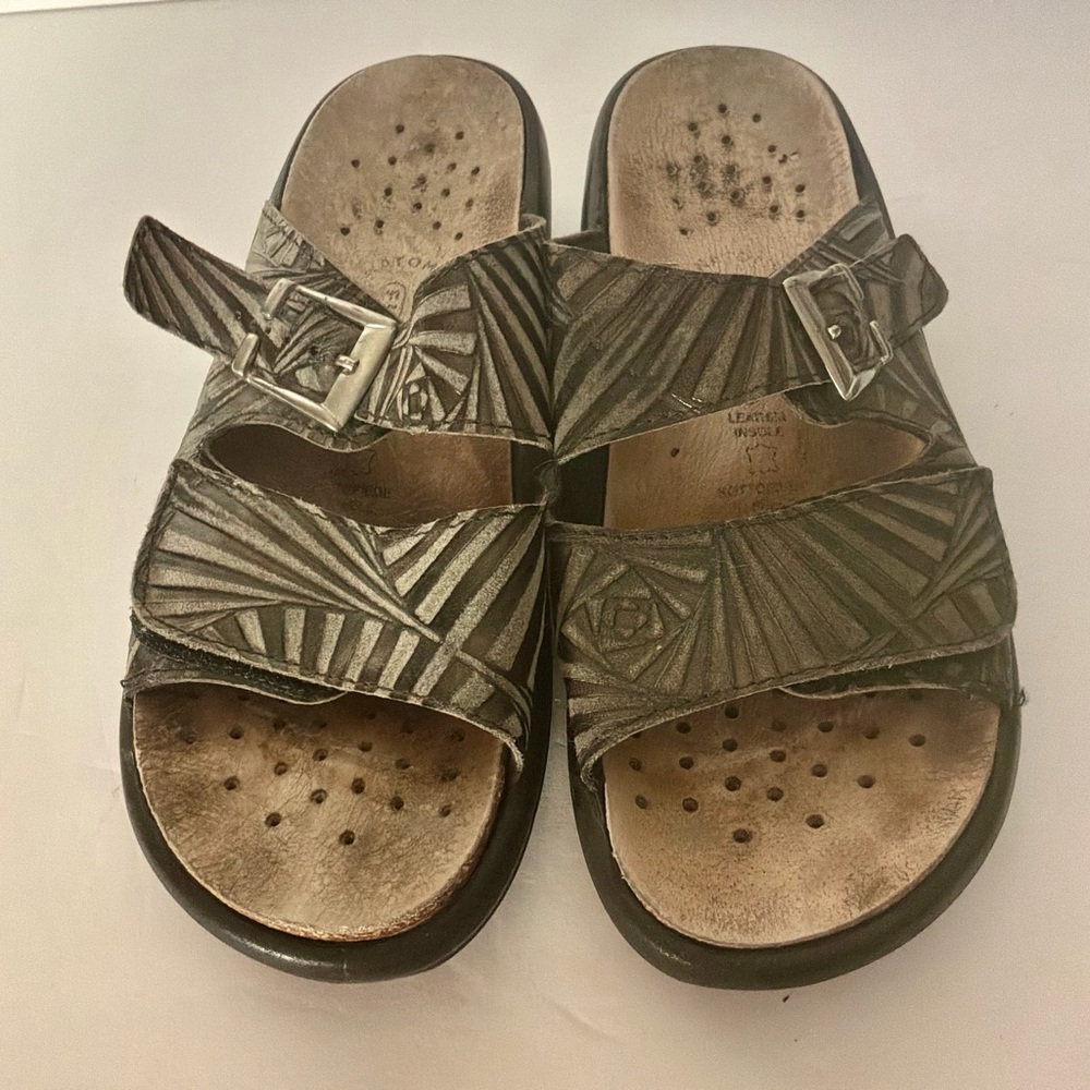 FLYFLOT…leather Sandals